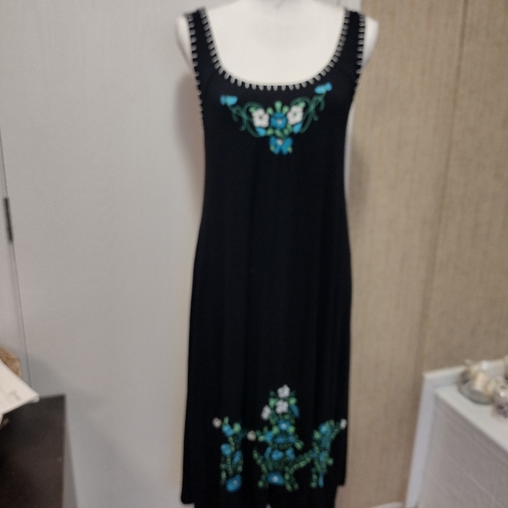 Karen Kane  Size XL Black Top with Subtle Embroidered Teal Accents